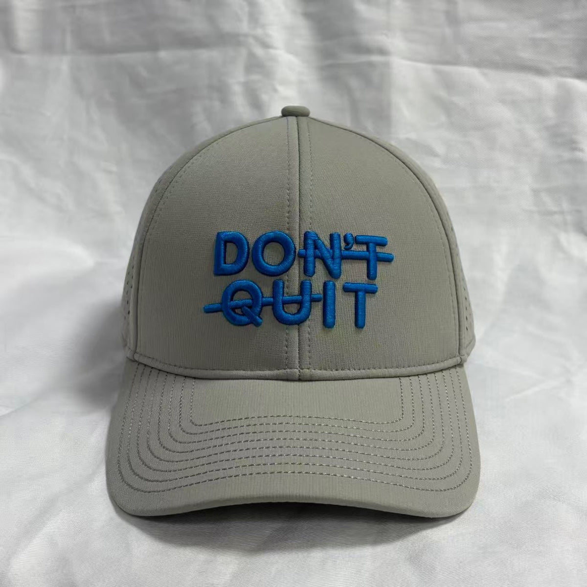 DON'T QUIT Performance Cap in White