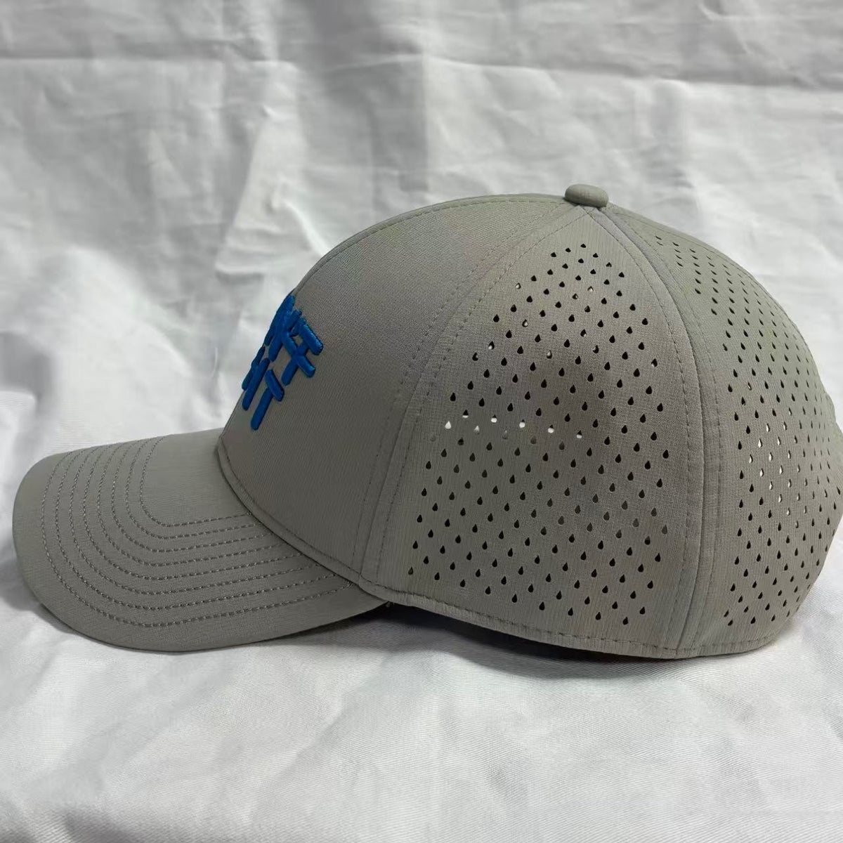 DON'T QUIT Performance Cap in White side